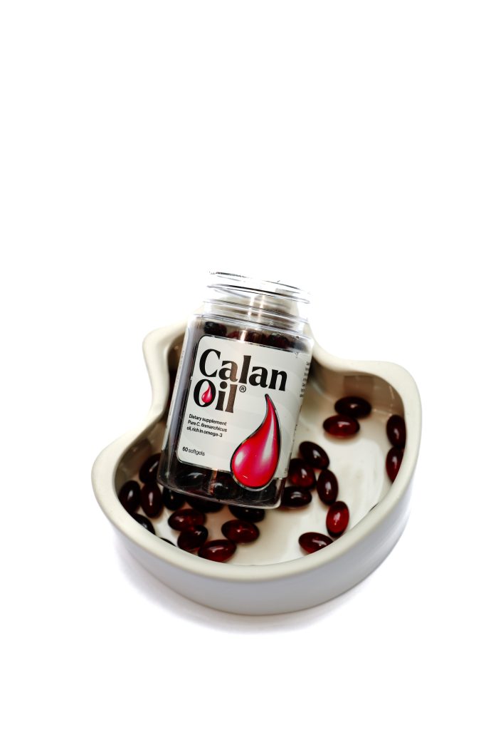 słoik suplementu CalanOil zawierającego kwsy omega 7